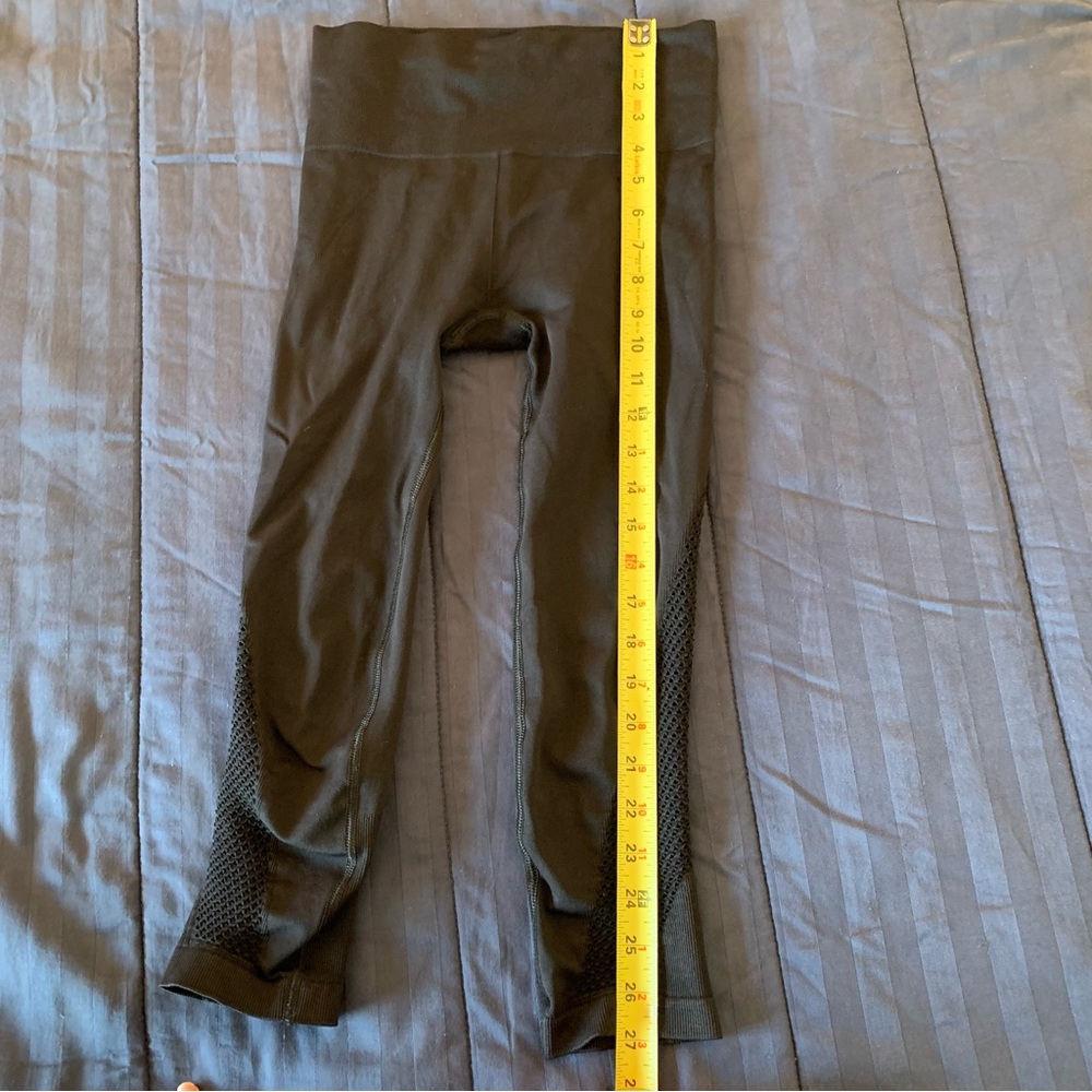 Athleta Breakthrough Laser Cut Tights Size XS - Picture 5 of 11
